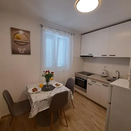 Apartman Studio Nicky Mlini Exterior photo